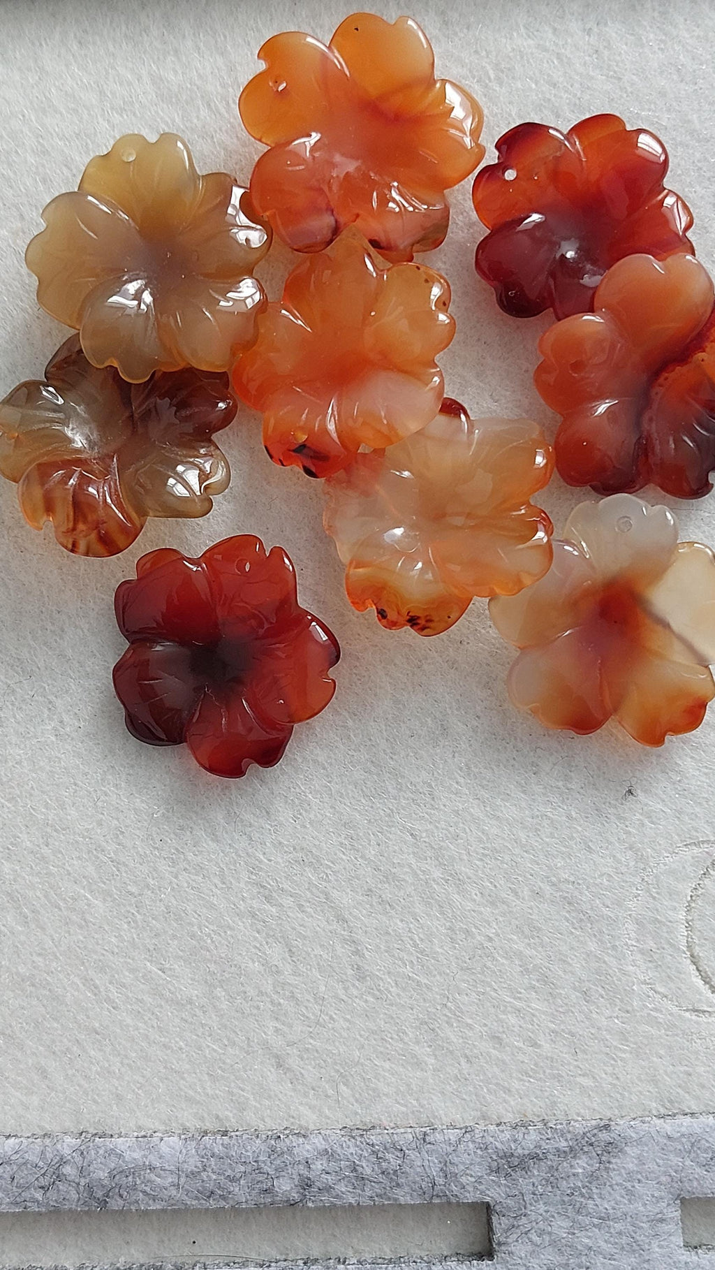 Natural agate pendants carved flower 22-25mm