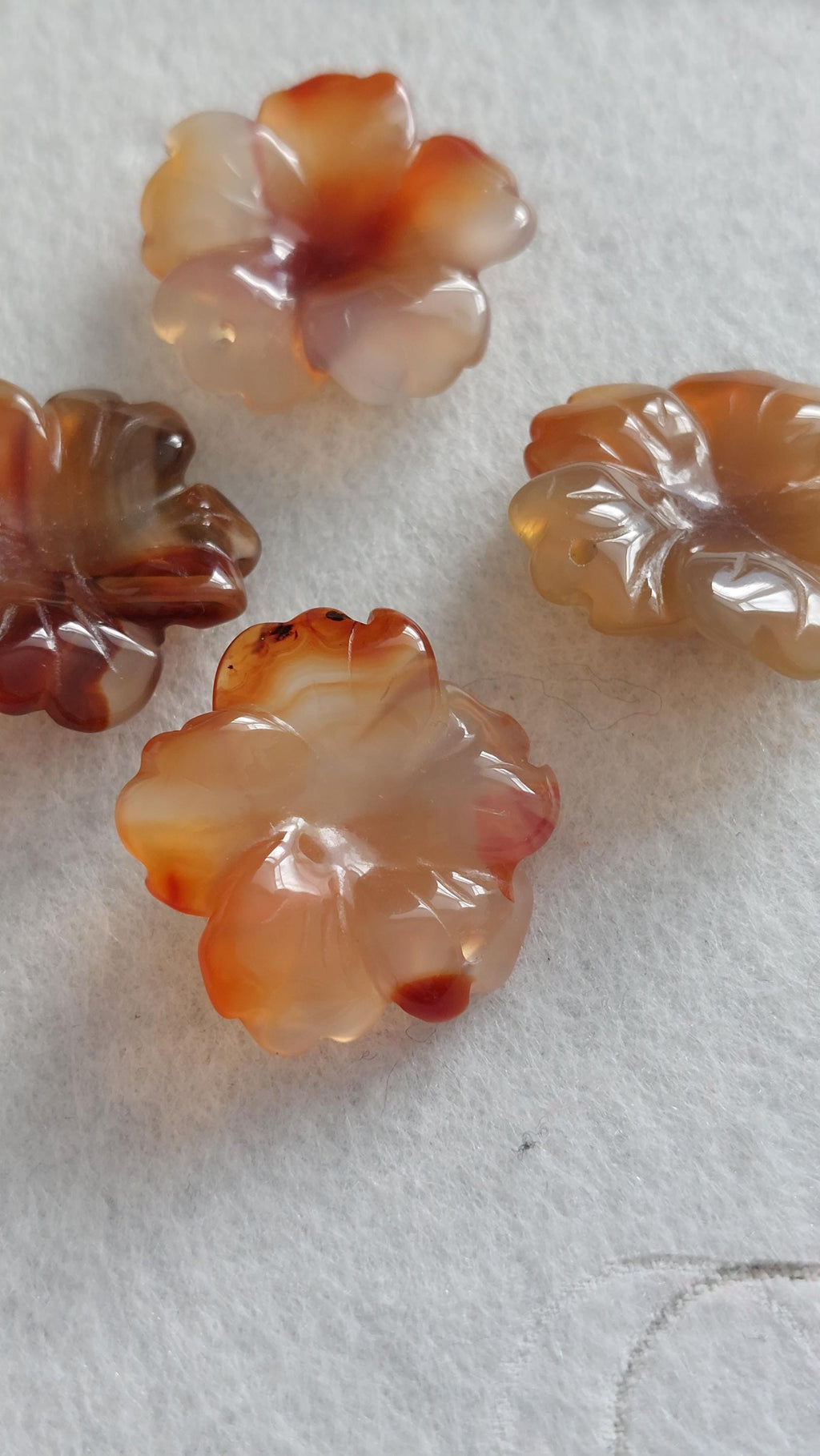 Natural agate pendants carved flower 22-25mm