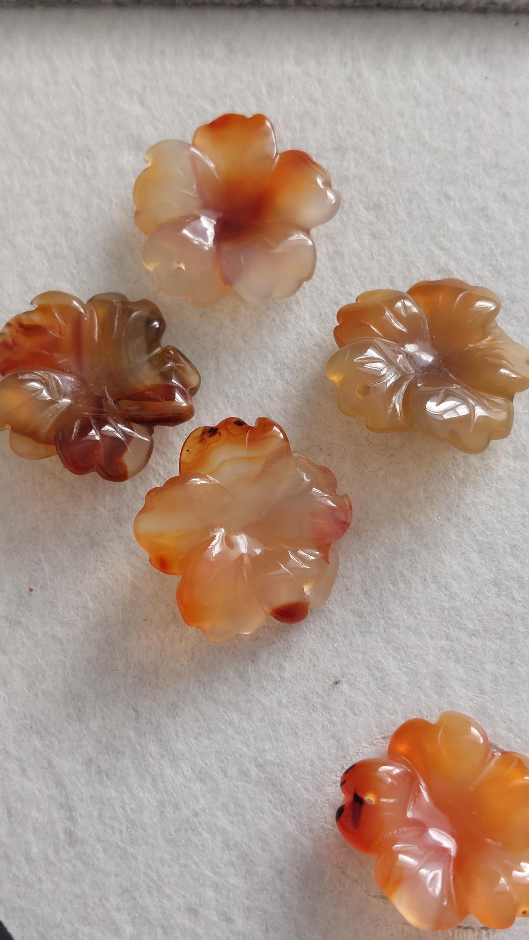 Natural agate pendants carved flower 22-25mm