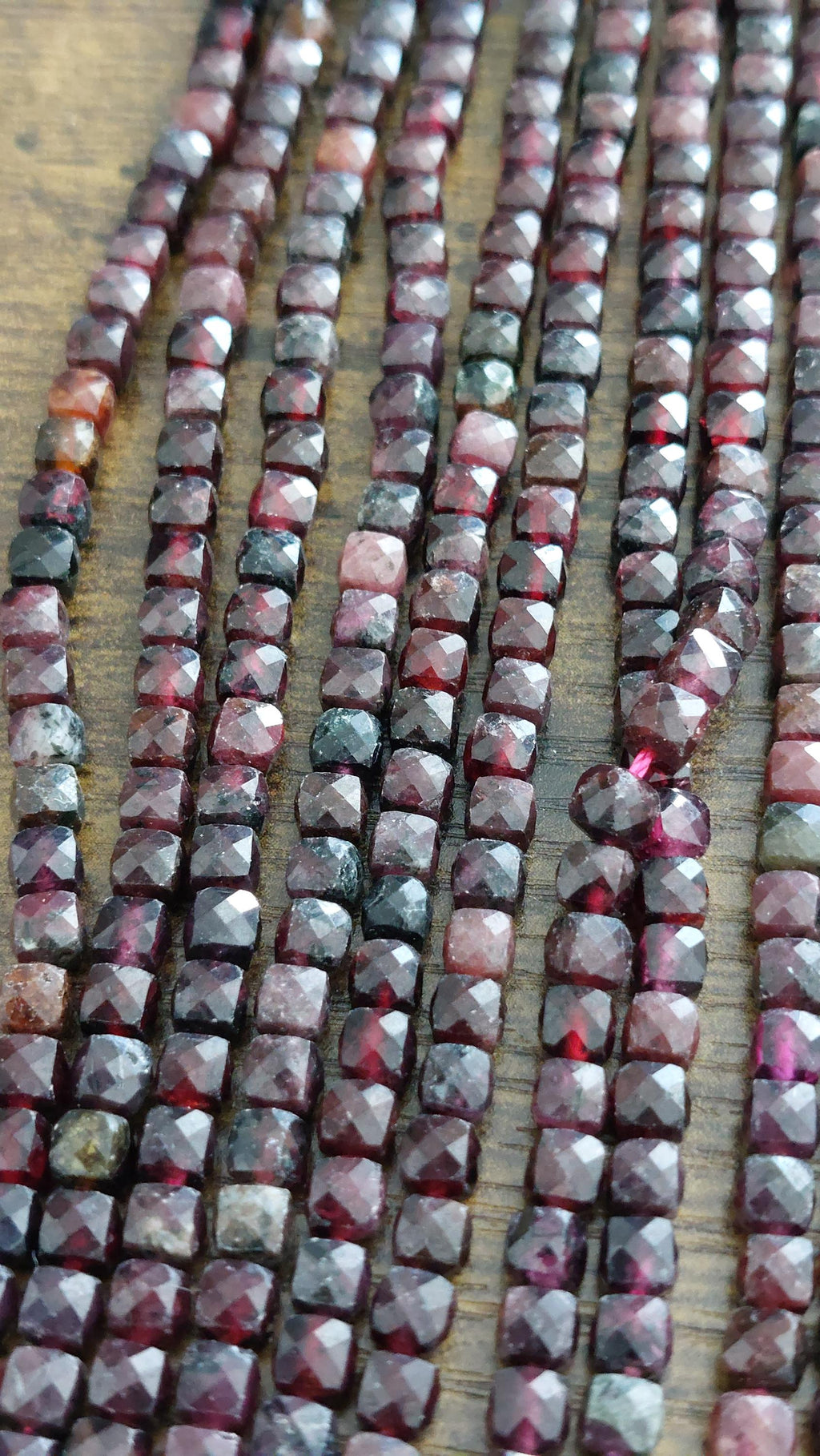 garnet beads facetted cube